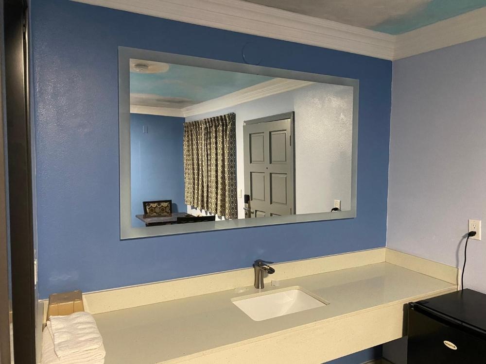 Golden West Manor Motel