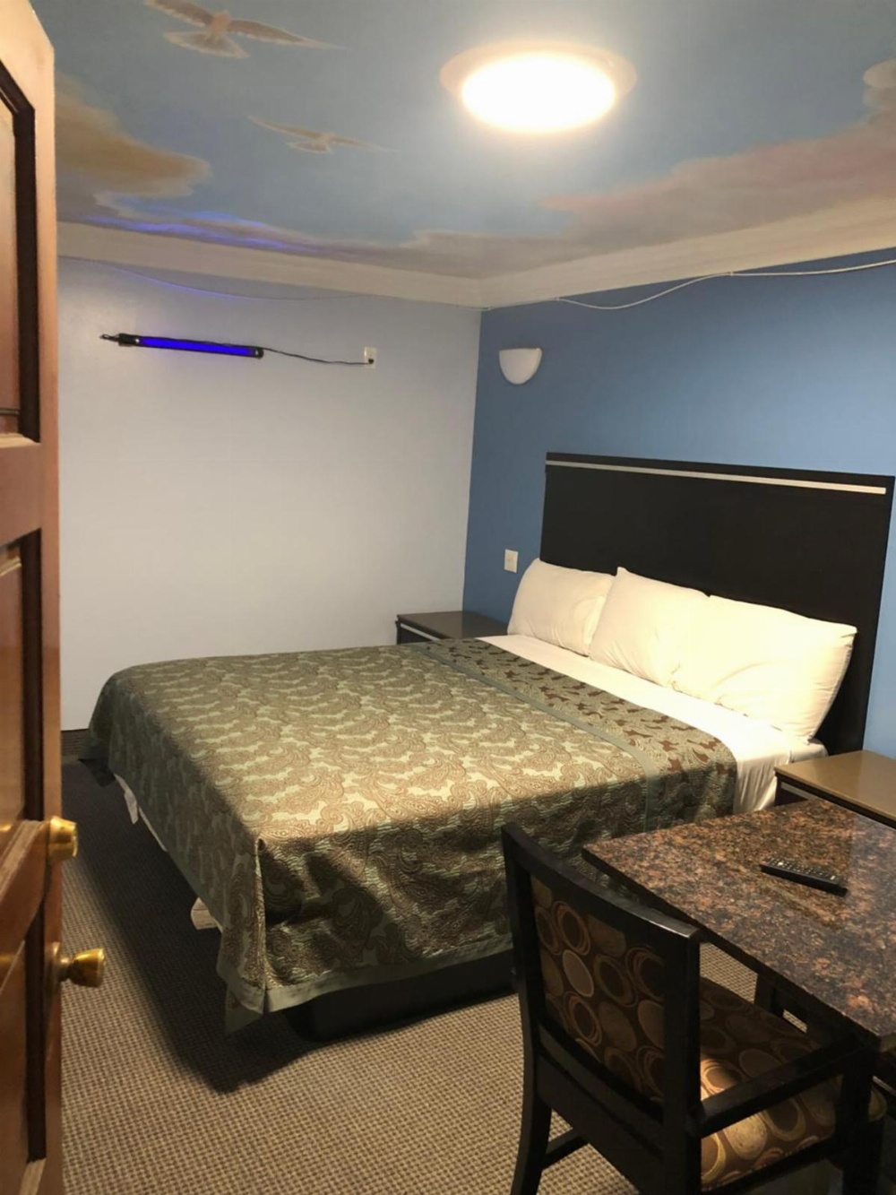 Golden West Manor Motel Main image