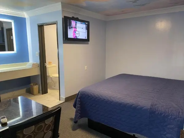 Golden West Manor Motel 6