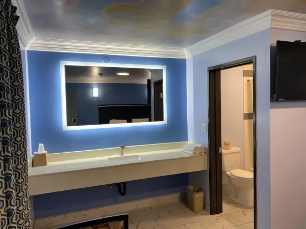 Golden West Manor Motel 8